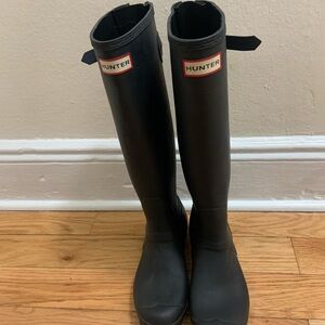 Hunter black rubber rain boots